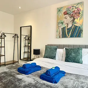 The Crown View - Luxury - Free Parking Nearby Harrogate